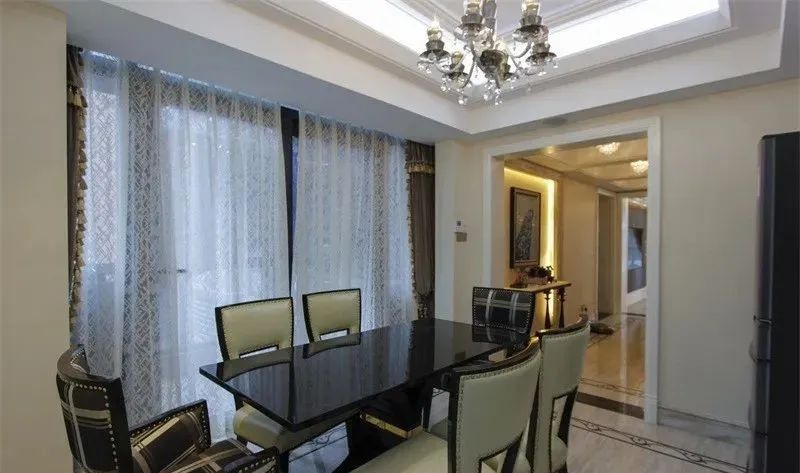 我家203㎡大平层,全屋70万装修大气极了,衣帽间老婆最爱,晒晒