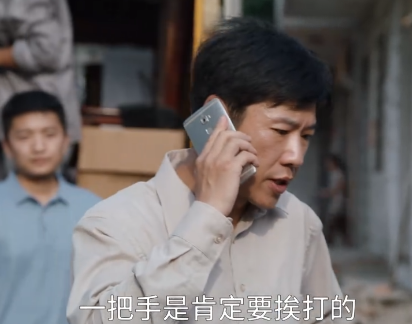 县委大院|县长和书记吃粉丝汤,镇委书记骑摩托上班,《县委大院》被嘲太假