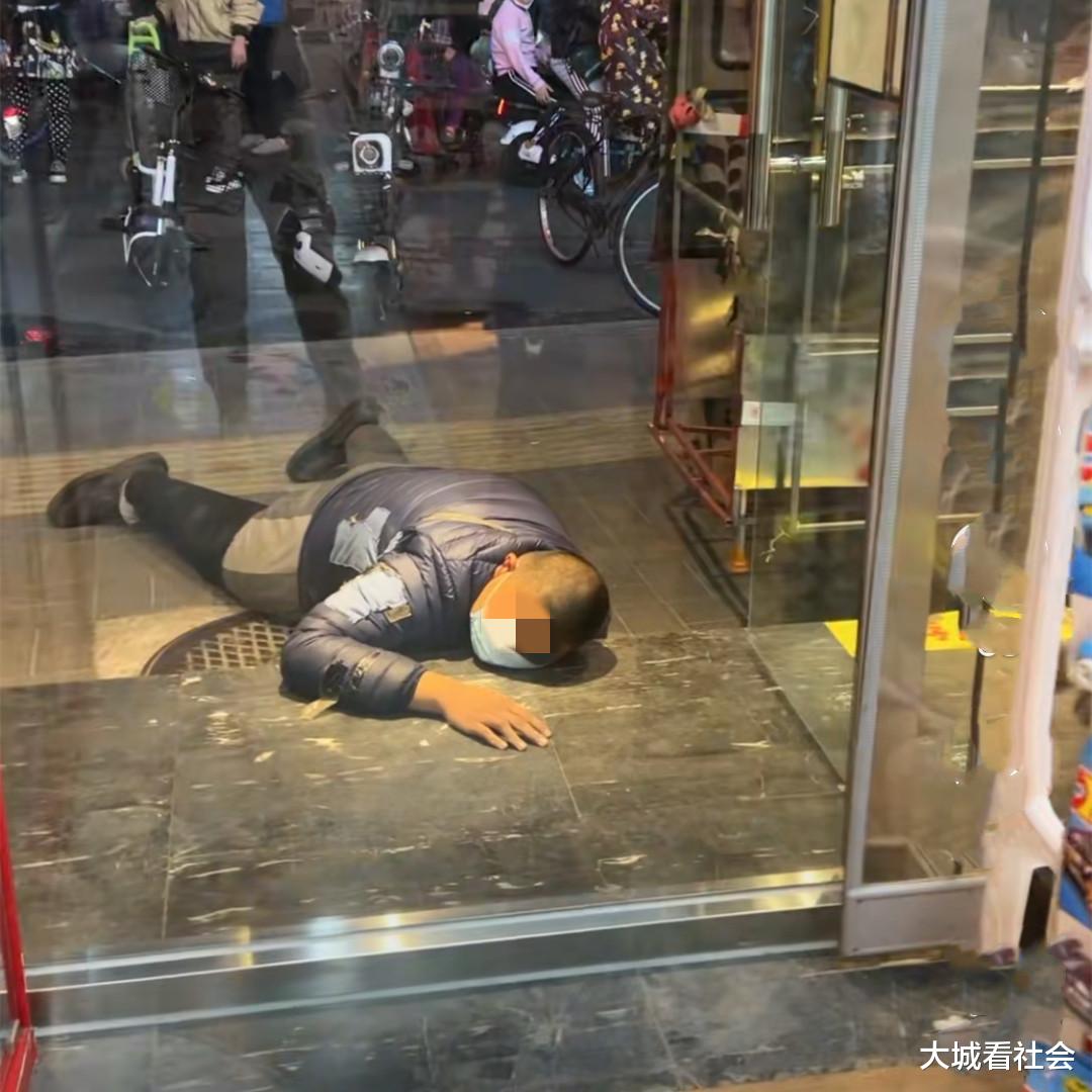 碰瓷?北京一大妈嚷嚷有严重的心脏病,老板不给钱就要躺到地上