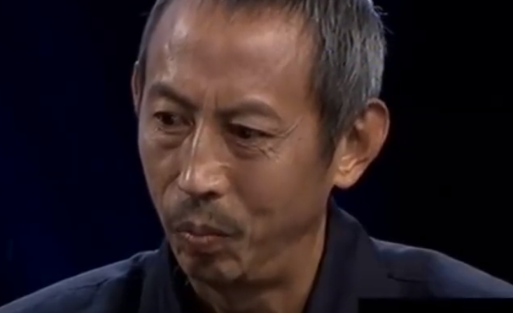 公公借儿媳300块给孩子看病,婆婆吃醋不满,逼得儿媳跳楼瘫痪