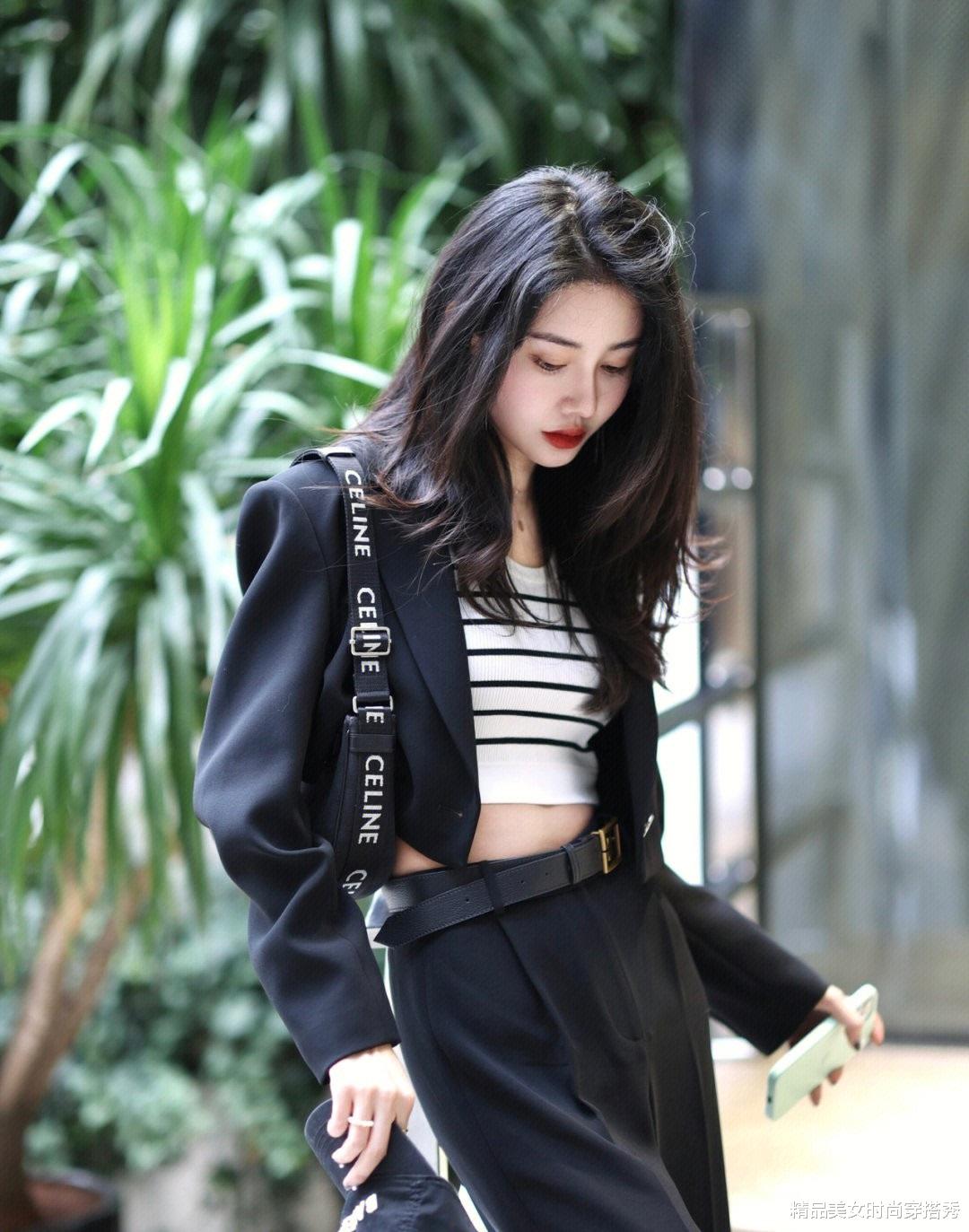 西装|西装+短裤通勤风满满的穿搭,让你的职场生活甜酷十足