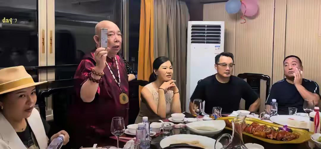 黄一飞|黄一飞在内地豪庆80大寿！十几位香港戏骨现身祝贺，林威满头花白