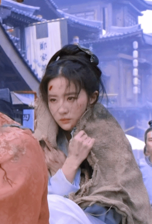 刘亦菲|播放量破2亿!34岁刘亦菲凭“毁脸式”演技出圈,这个女人有多狠