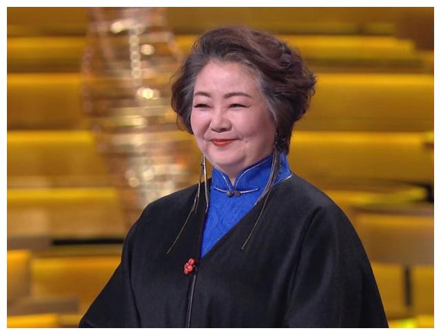 金鹰奖女星大PK：殷桃性感，佟丽娅干瘪，马丽胖出双下巴