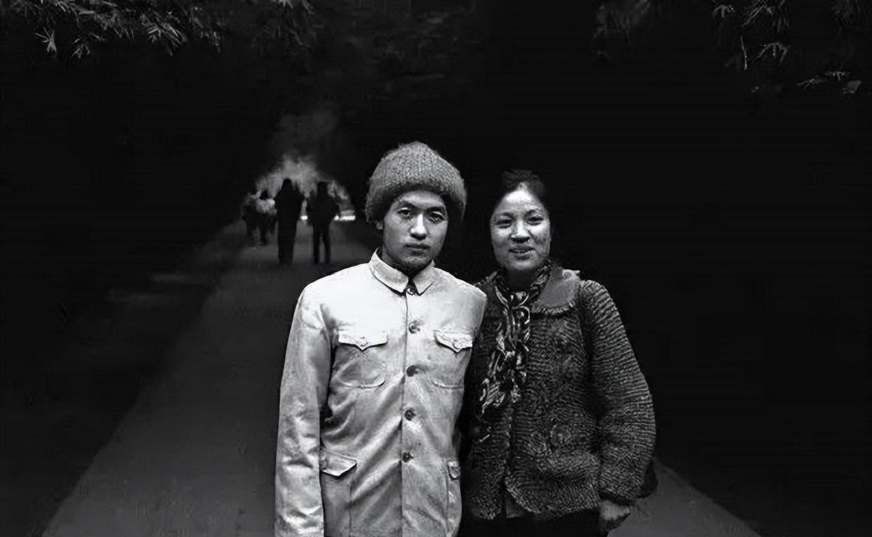 顾城生前拒绝抚养儿子,杀妻自尽前给儿子留下遗书:愿你别太像我