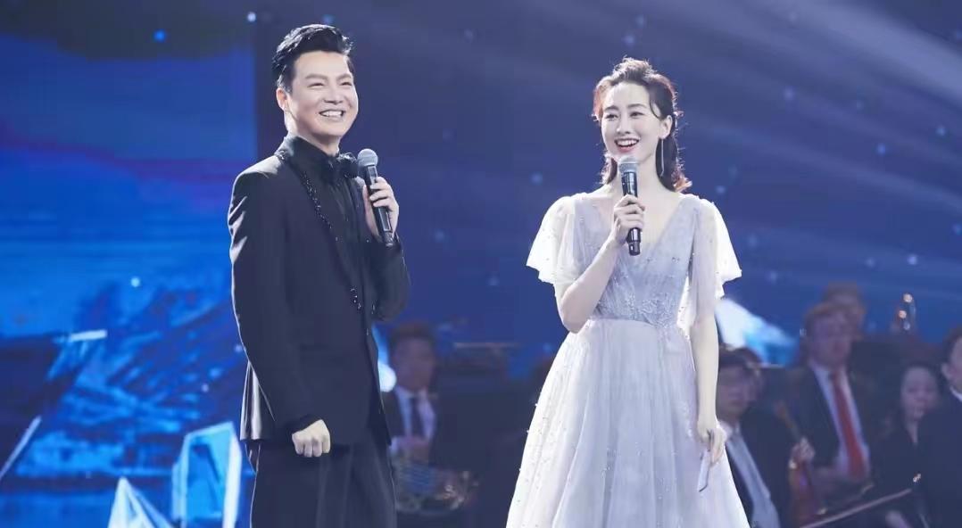 央视|央视美女主持考入清华!晒校园生活感慨不易,25岁事业有为颜值高