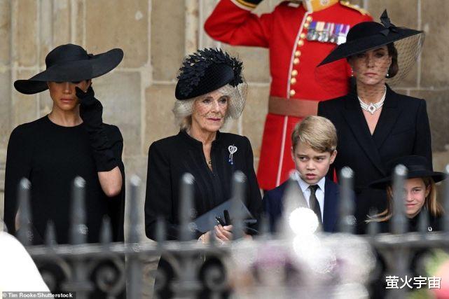 教堂|凯特王妃把哀伤藏在面纱后，比落泪的梅根惹眼，苏菲帮忙照顾乔治