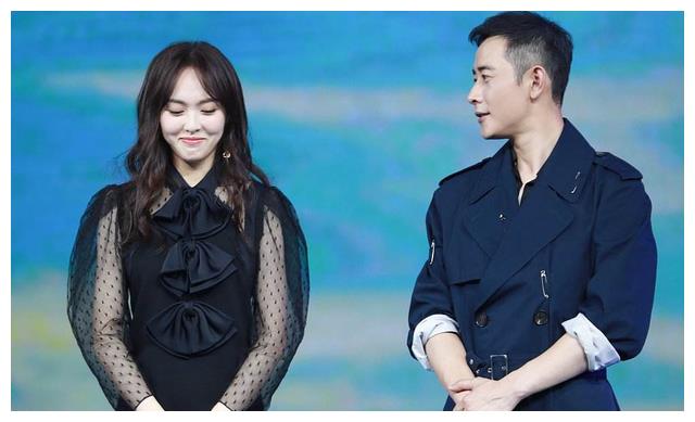 唐嫣|状态满分！38岁唐嫣初秋随拍美图曝光，温柔毛衣穿搭美得有点犯规