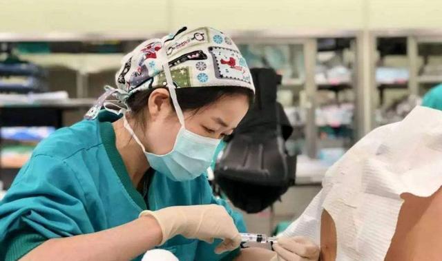 医生|“医学类”就业前景排名，护理学无缘前三，榜首热度持续上升