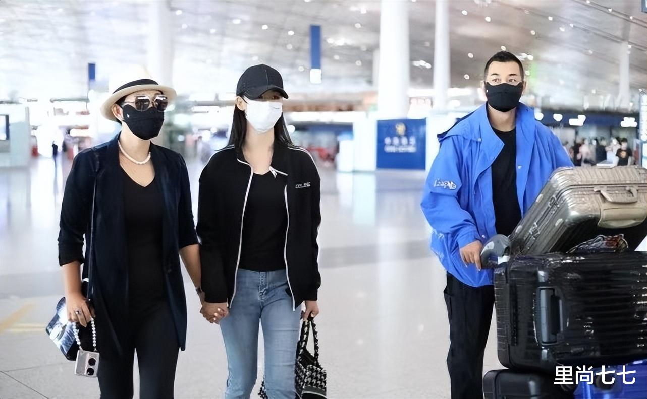 赵文卓长女长胖了！复古打扮少女身材好玲珑，身材好过妈更抢眼