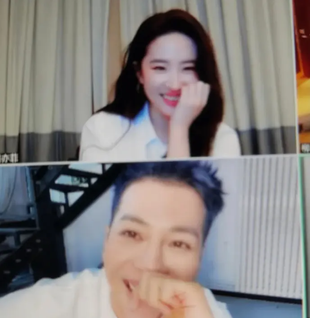 刘亦菲|刘亦菲实火，《初相识》林谷主也想邀请她拍戏，满脸笑意夸奖不止