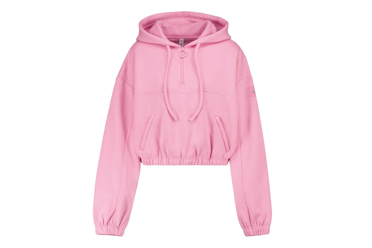 海莉·比伯|向戴安娜王妃借灵感:海莉·比伯芭比粉穿搭!