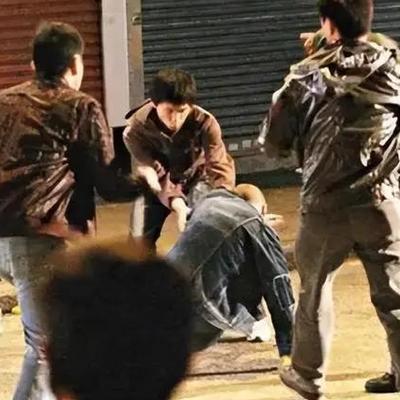 2001年,一名17岁高中生在台球厅被人杀害,其父变卖掉别墅坚持追凶17年