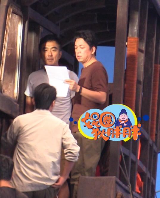 张雨绮|鬼吹灯“铁三角”又来了!张雨绮与潘粤明片场热聊丰腴身材养眼