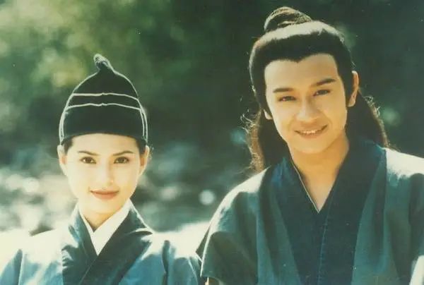 吴绮莉|又一男星形象崩塌！强吻女演员，画面曝光不堪入目，网友：辣眼睛