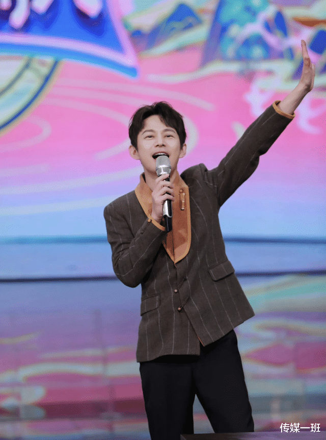 芒果台|“芒果亲儿子”齐思钧,28岁崭露头角,网友评论说何炅接班人有了
