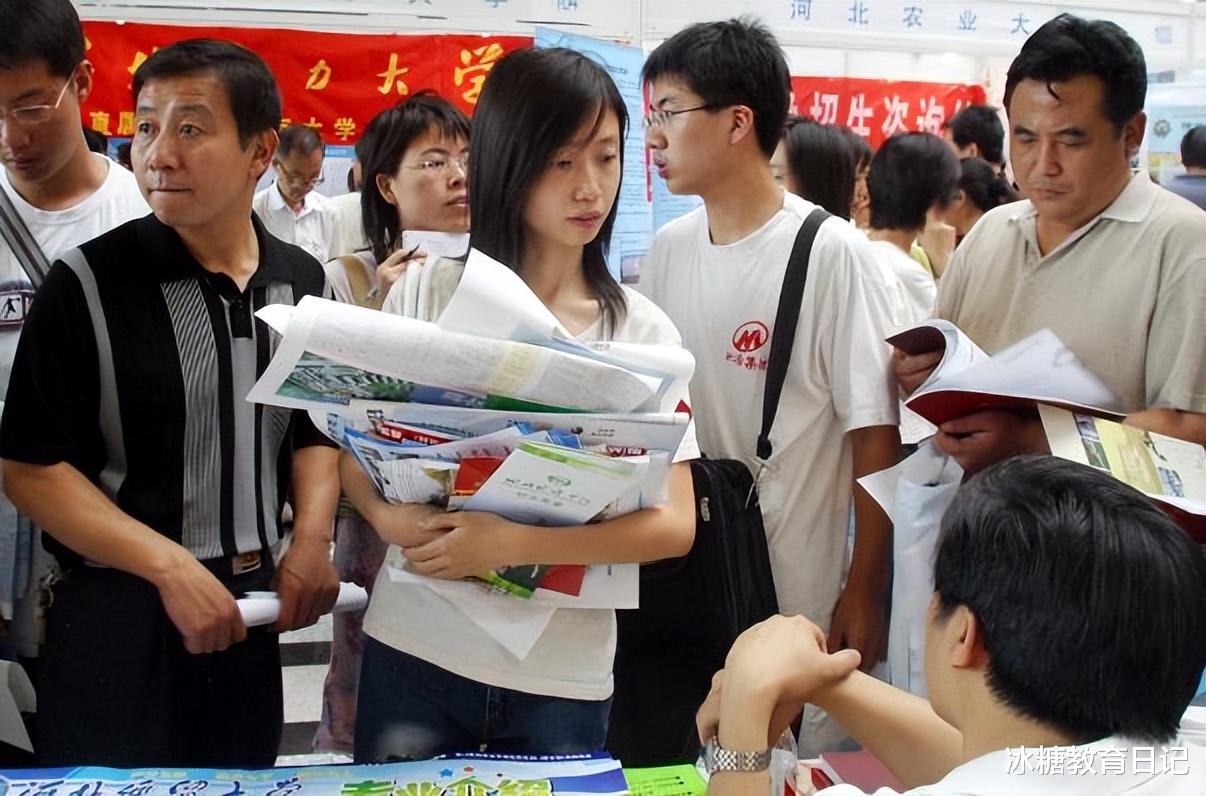 高校|高校里趋于饱和的专业，表面上看似前程似锦，实则可能毕业即失业