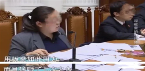 上海男子遛狗不拴绳被路人骂,抄起板凳狠砸七下,冲动行为酿血案