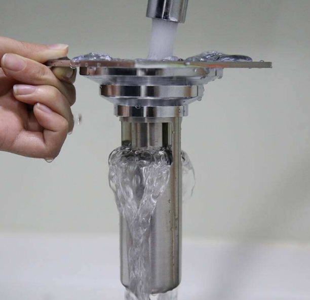 刚乔迁新家!老舅横眉竖眼唉叹道:这18处尽瞎装,没一点实际用