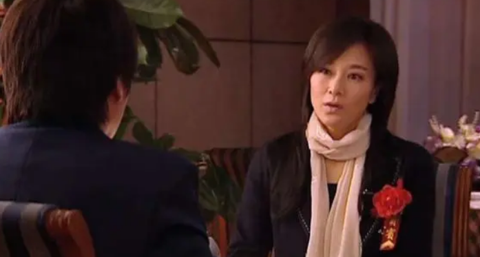 街拍|《天道》：丁元英为何给刘冰秘密文件？不给刘冰的结局又会如何？