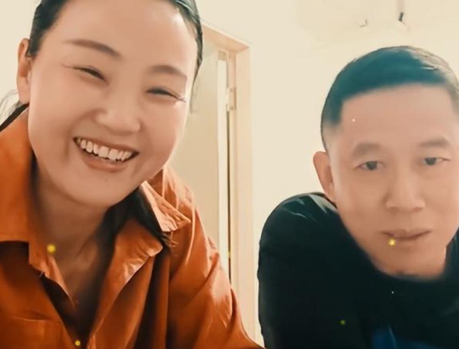 孙悦|孙海洋妻子晒打靶画面，调侃孙老头夸人不用本钱，孙妈露面气质好