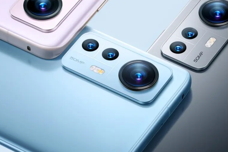 小米科技|小米12对比荣耀Magic4,价格相差不大,那应如何选择?