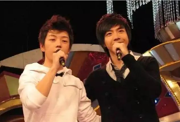 秦岚|俞灏明纪念青春，王栎鑫喊话07快男等你合体，兄弟感情惹人羡慕