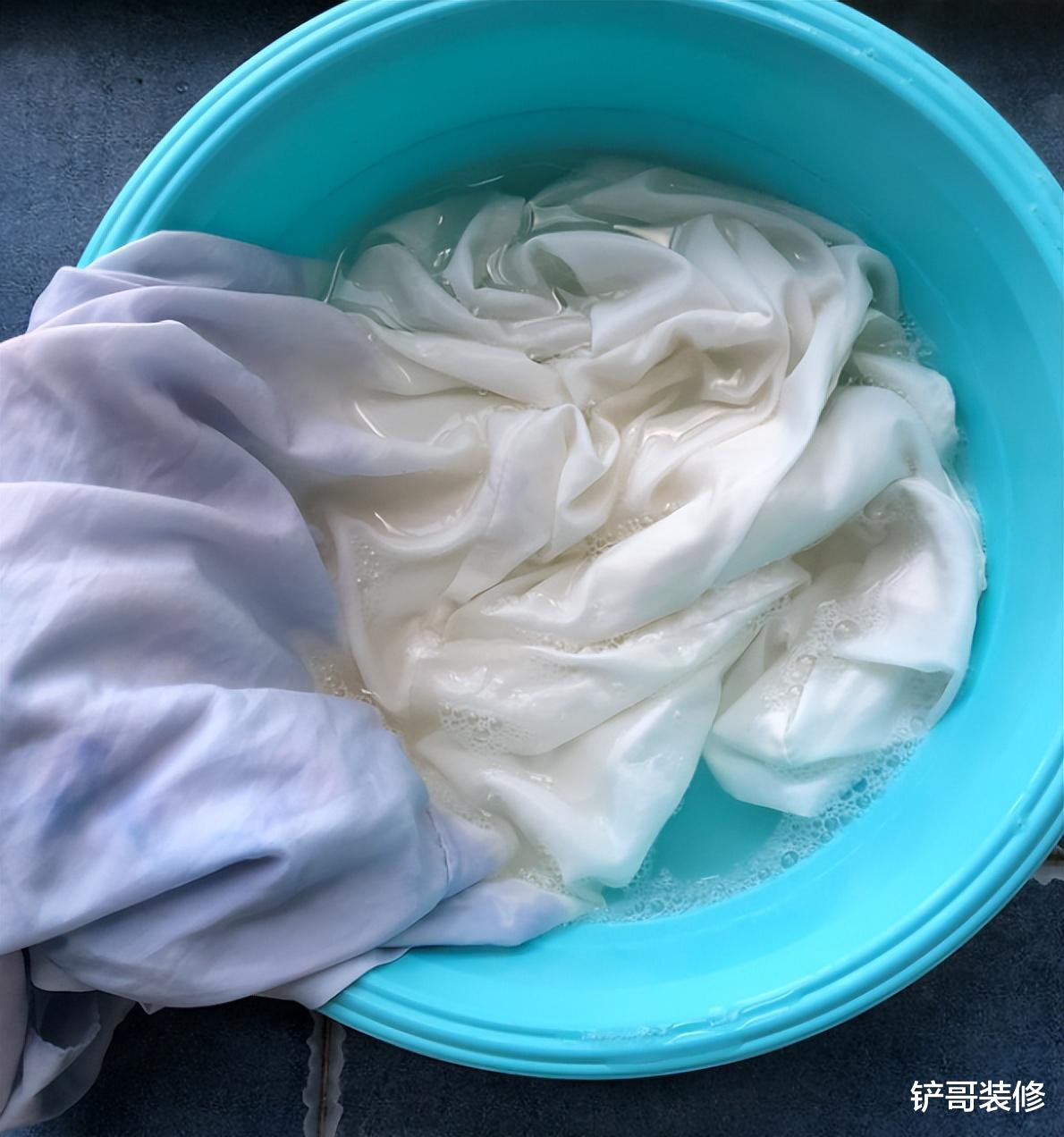 衣服洗完沾满毛絮?保洁阿姨教你正确做法,衣服洁净如新,真省事