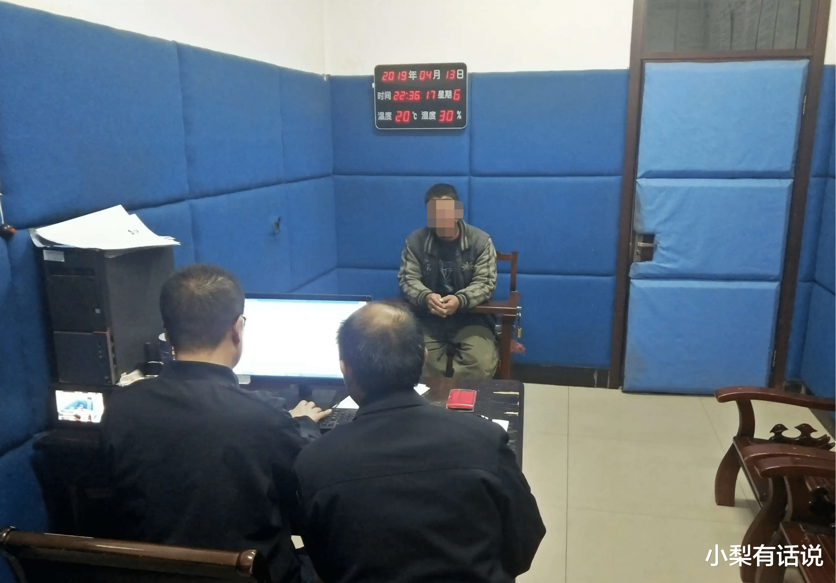 案件回顾:2020年富豪男追求女孩被拒绝,将其绑架当狗养,并转走女孩全部积蓄