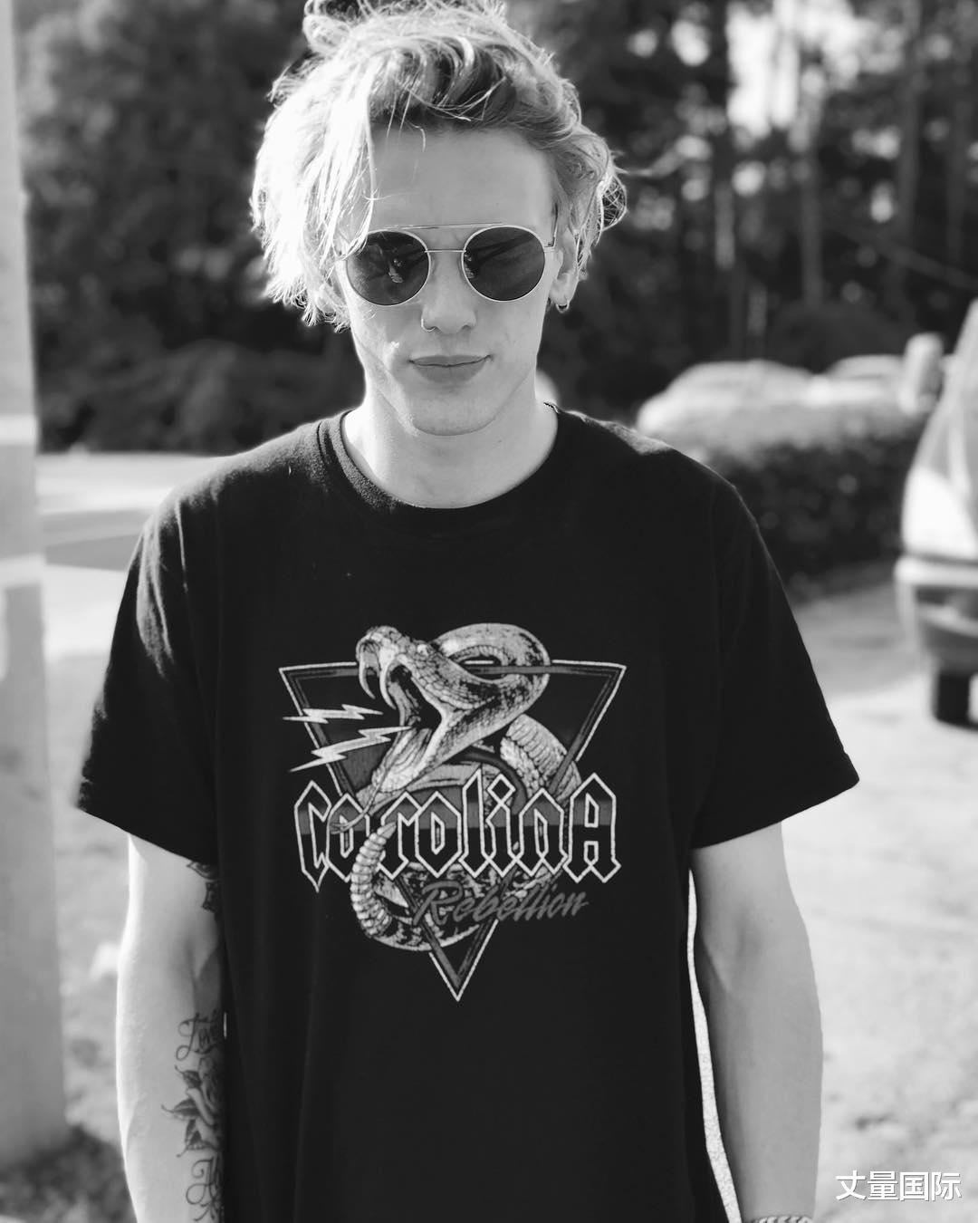 暮光|《暮光》金发吸血鬼被封为最帅魔王，出演《怪奇物语》颜值更无敌