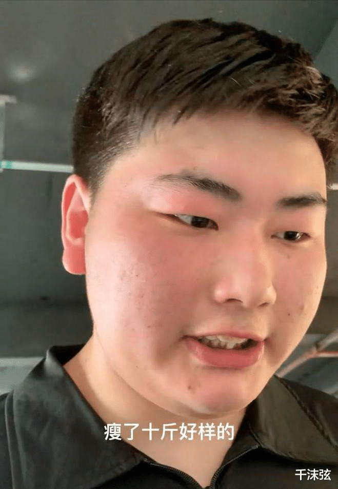 玫瑰 大衣哥儿子小伟暂停减肥为女友庆生，送玫瑰花、蛋糕，网友：查查孩子是谁的