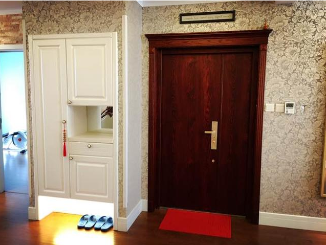 老公坚持把电视墙贴文化砖，我骂他脑子进水，完工后发现我错了！