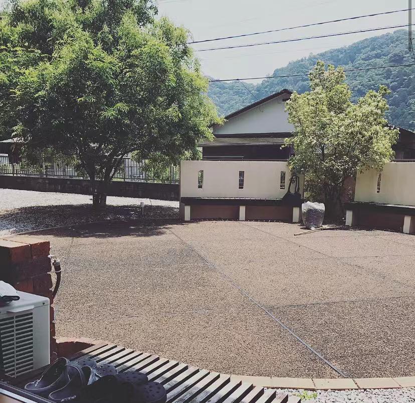 看了她家厨房才发现，日式收纳太卷了，表面空无一物实则样样俱全