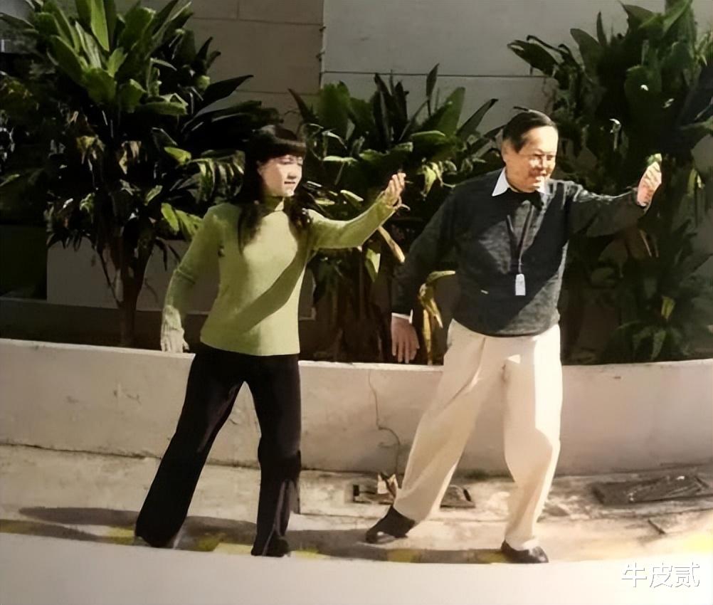 杨振宁|杨振宁:过完了百岁生日就住进医院,挂念相爱的妻子以后的幸福