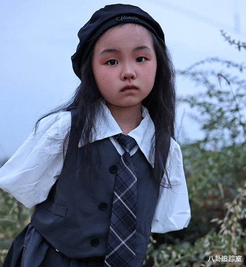 许敏|炫富?杜新枝变身美食博主,带万元琥珀吊坠,再遭网友犀利嘲讽