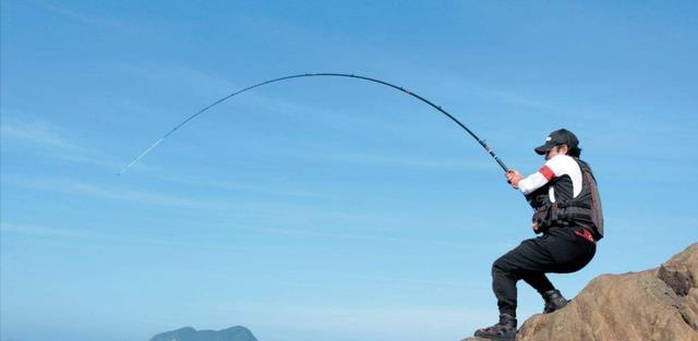 老虎|男子罕见钓获“米级”水老虎,围观的人不淡定了,网友:低调点呀