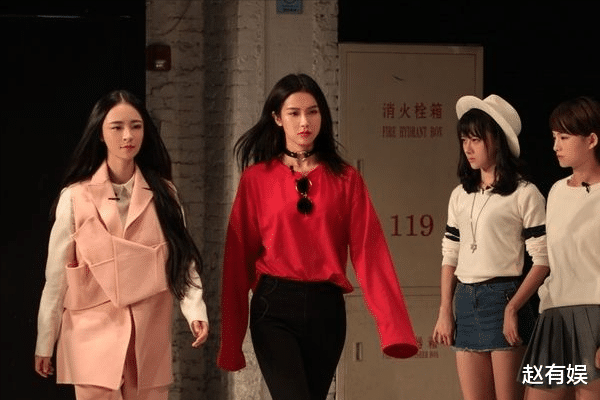 张昊玥|18线演员张昊玥,拍戏6个月收入24万,诉苦称还不如去上班