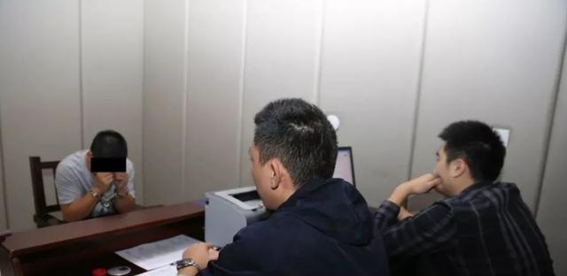 情人坚持要分手,湖南一男子挽回未果后,将其拽上面包车实施性侵