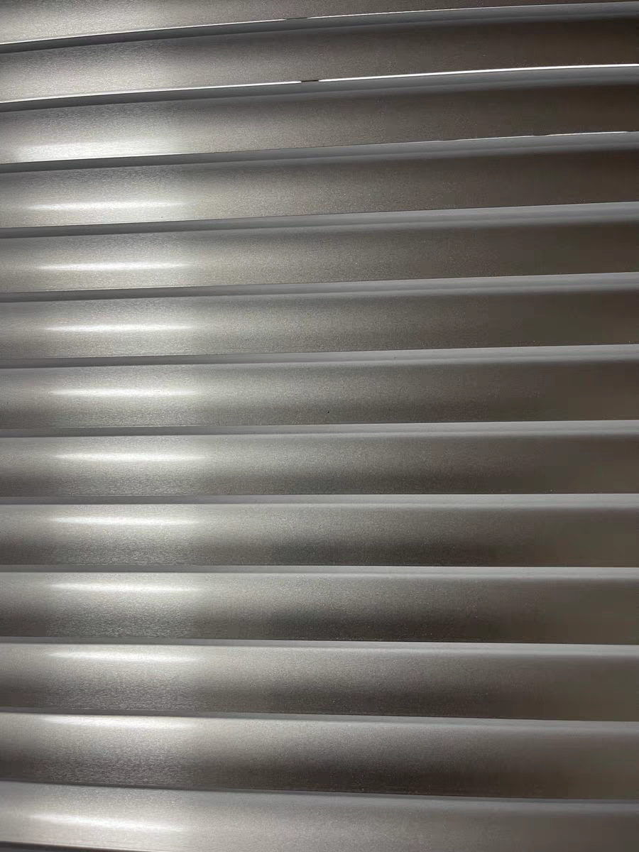 太懊恼了,百叶帘装了1年,才发现卫生间“透光透人”,形同虚设