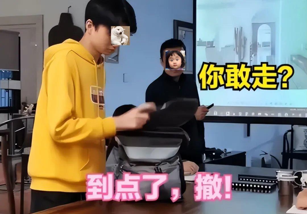 降薪后员工集体“摆烂”,到点找不到人,网友:做人的底线很重要