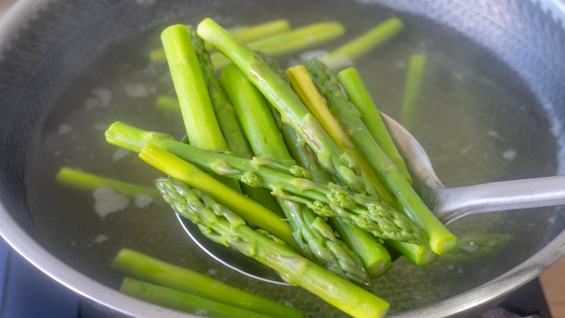 谷雨时节,记得吃“4白3黄2绿1红”,祛湿润燥,应季而食身体好