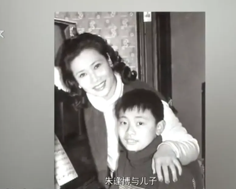 朱逢博|著名歌手朱逢博：30岁闪婚施鸿鄂，，今85岁守着丈夫骨灰生活14年