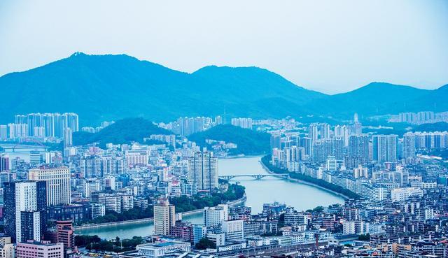 广信|韶关旅行发现一座“黄鹤楼”,据说始建于唐代,具体年份无从考证