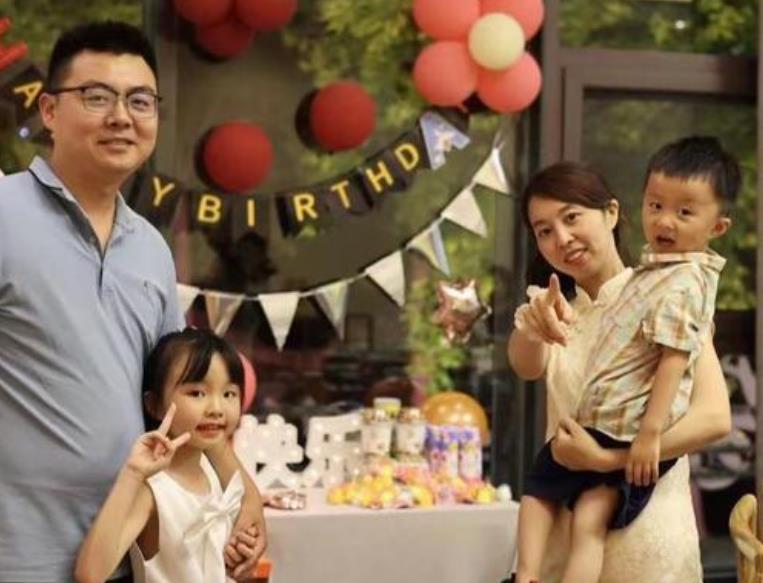 奇奇|真隆重!姚威儿子奇奇给小姨家弟弟庆生,田静称祝小宝贝前程似锦