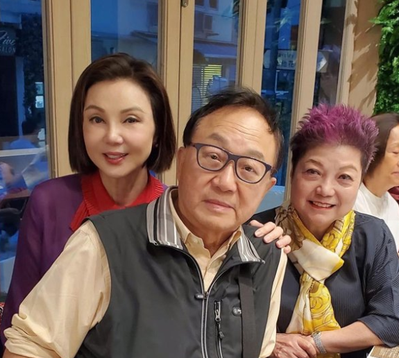 许冠文|“喜剧天王”许冠文荣获金像奖终身成就奖,也是金像奖第一位影帝