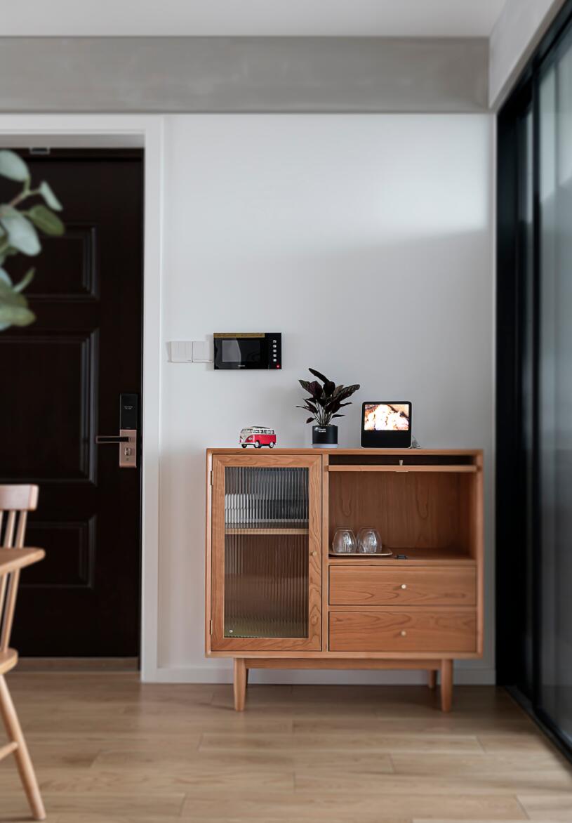 电视墙一定要做柜子?她做半通透设计,完工后,反而更实用