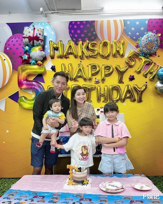 张颖康|TVB艺人张颖康一家为儿子庆生多活动 一家五口去主题乐园开心玩耍