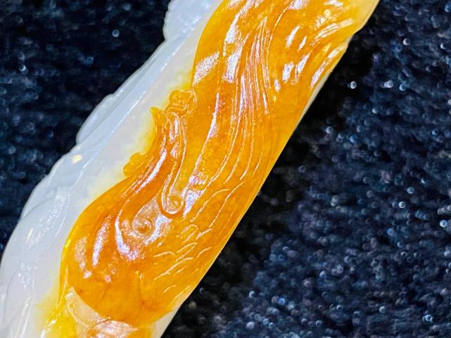 和田玉籽料|拜佛即拜心!和田玉籽料“观音”!