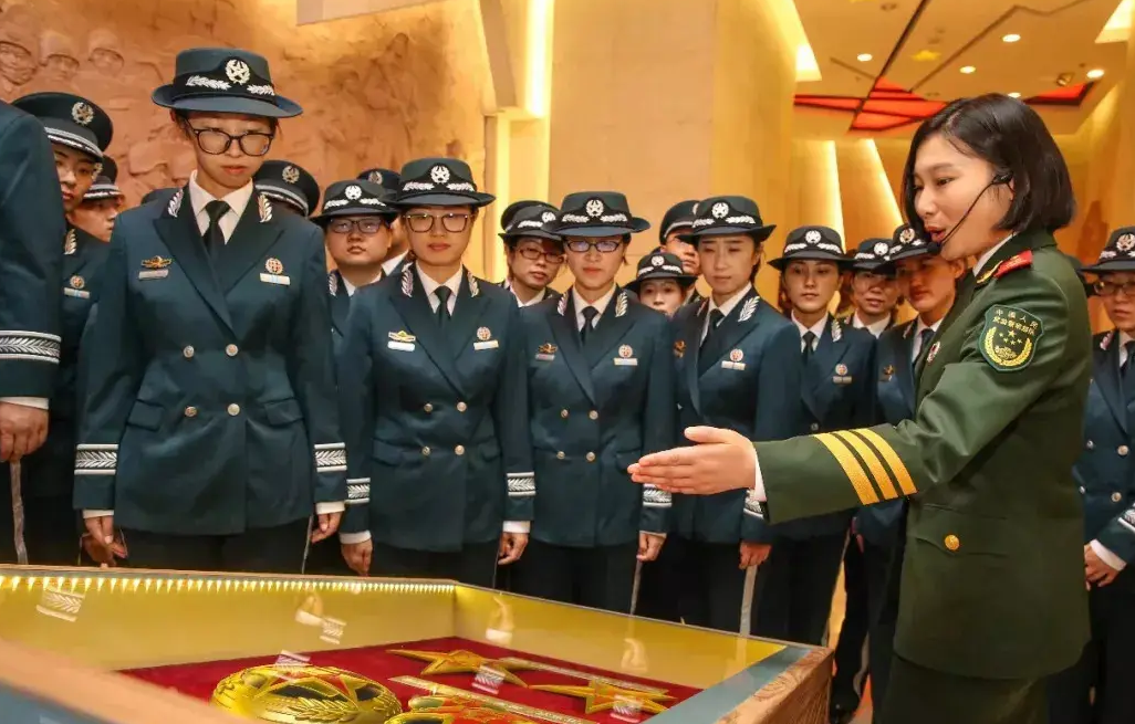 文职|军队文职开始招聘，工资待遇年薪最低“14万”起，报考要求比较严