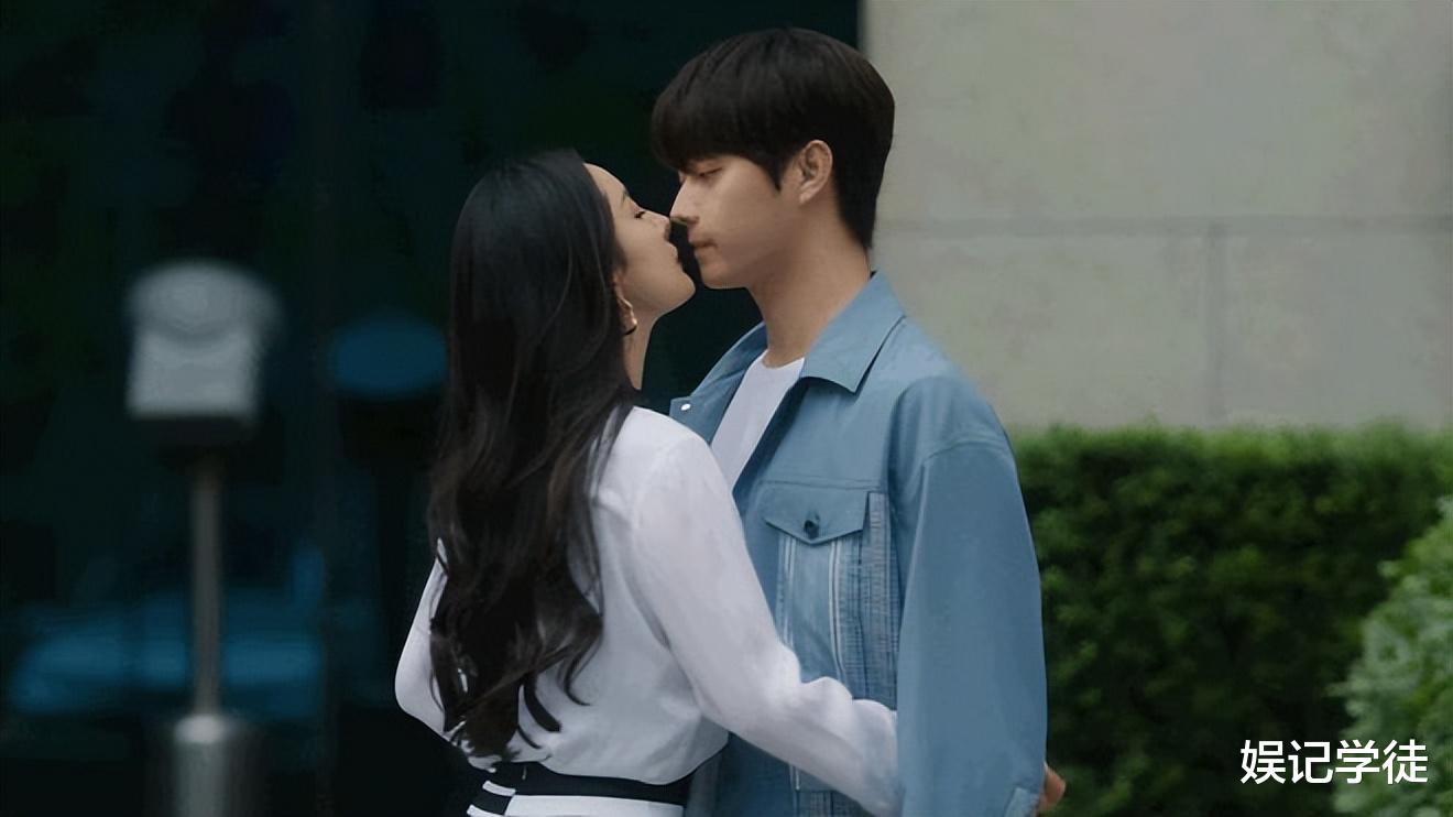 杨幂|这也太上头了吧？杨幂与小9岁许凯拍吻戏，霸总气质把男方整害羞